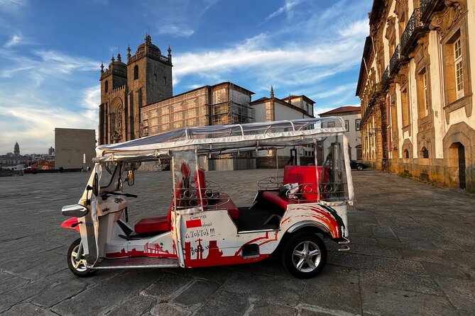Porto: Tuk tuk vip guided tour - 1.30h - Starting Point and Tour Duration in Porto
