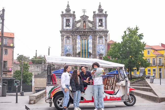 Porto: Tuk tuk vip guided tour - 1.30h - Crossing the Luís I Bridge to Gaia