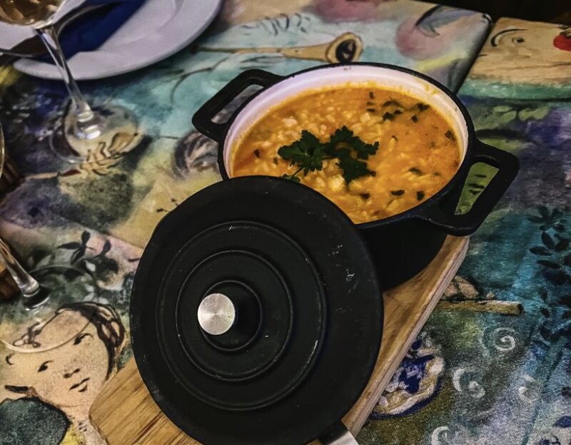 Porto: Walking Dinner Tour with Family-Owned Restaurants - Discover Porto’s Most Famous Streets: Aliados Avenue and Santa Catarina