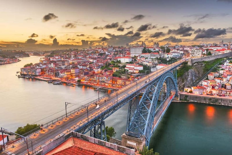 Porto Walking Tour with Fado Show (small groups) - Panoramic Views from Miradouro da Vitória