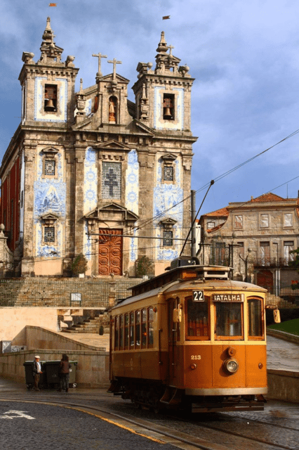 Porto: Wine Tasting With Snack Walking Tour - Discover the Flavors of Porto with a Wine Tasting and Snack Walking Tour