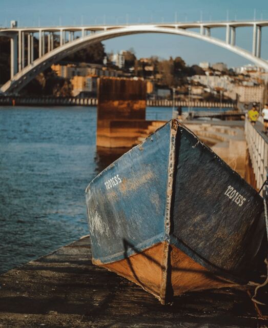 Porto: Wine Tasting With Snack Walking Tour - Sampling Douro Wines and Vinho Verde