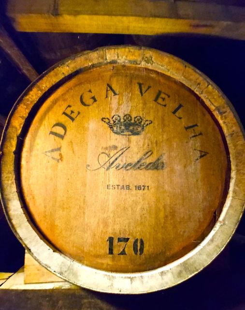 Porto: Wine Tastings (Green Wine) & Tradicional Lunch - Visiting the Historic Winery and Learning Its Story