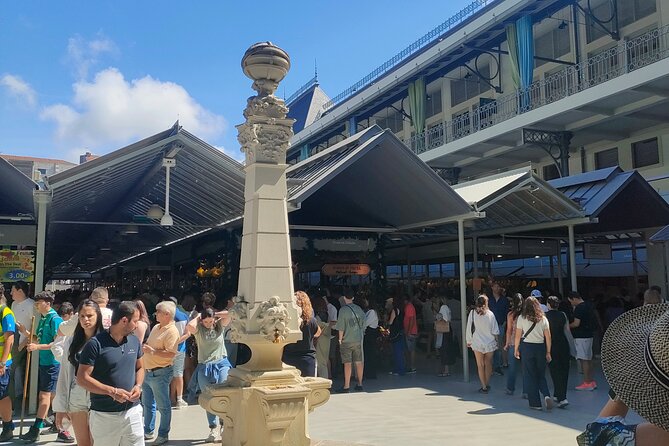 Porto with a Local Private City Tour and Lunch - Customizable Transport for a Personal Experience