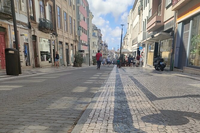 Porto with a Local Private City Tour and Lunch - Lunch in the Picturesque Fishing Village of Afurada