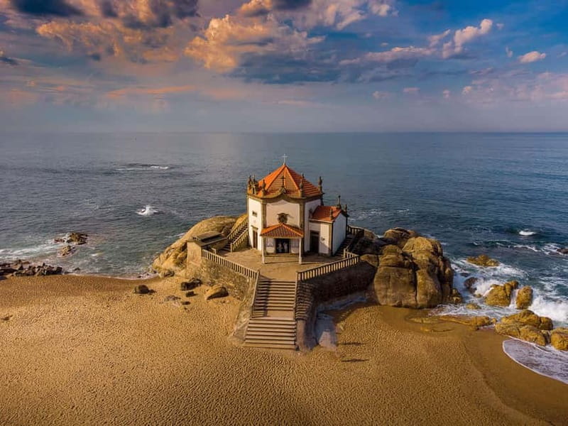Porto:Aveiro, Cruise, Costa Nova & Capelha da Pedra Full Day - The Capela do Senhor da Pedra: An Ocean-Front Landmark