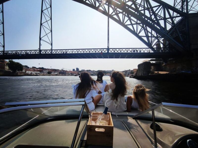 Porto:Private Boat Tour 6 Bridges 1h30 group price up to 6px - Leaving from Douro Marina in Vila Nova de Gaia