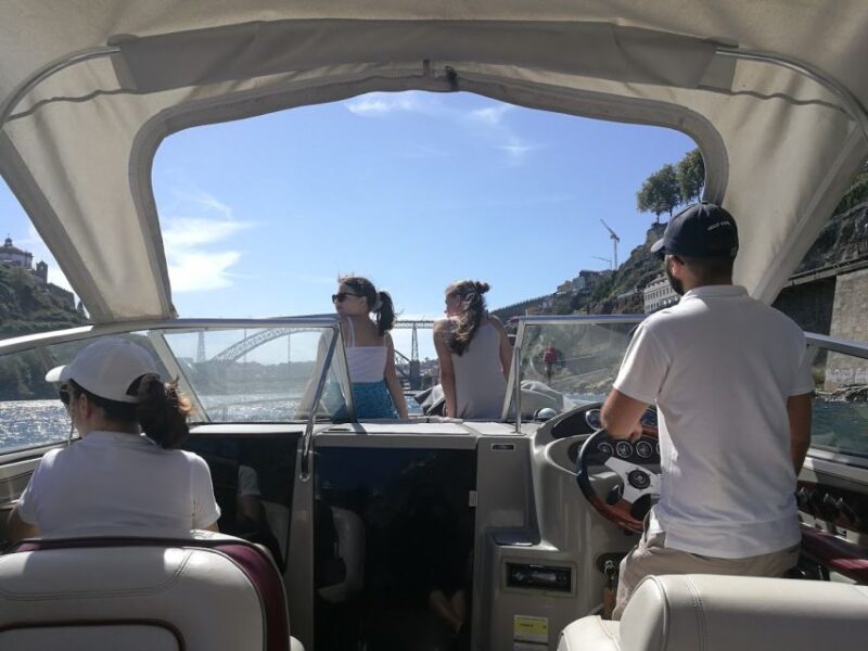 Porto:Private Boat Tour 6 Bridges 1h30 group price up to 6px - Private Porto Bridge Cruise: An Intimate Waterway Experience