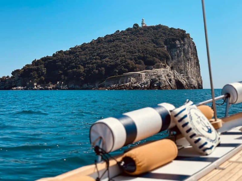 Portovenere: a boat tour to discover its islands - Tinetto Island and the Virgin Mary Statue