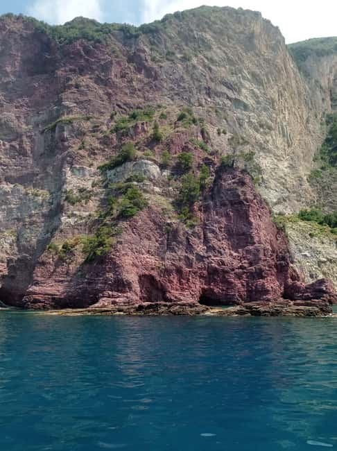 Portovenere: Cinque Terre Cruise with Lunch & Drinks - Authentic Italian Lunch with Local Flavors on Board