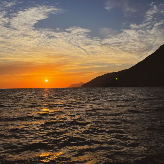 Portovenere: Palmaria Island & Lord Byron Cave Sunset Cruise - Navigating Around Palmaria Island