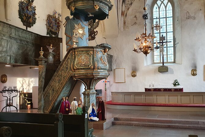 Porvoo tour from Helsinki or Vantaa - Exploring Porvoo’s Historic Cathedral and Castle Hill