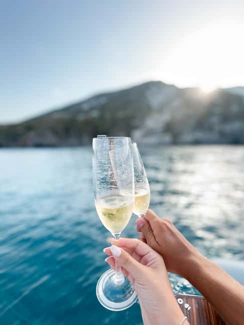 Positano: Exclusive Sunset Yacht Cruise - The crew and guide: a personalized touch