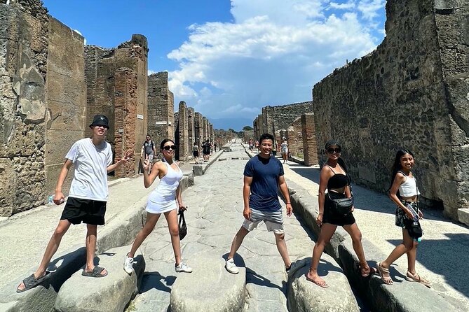 Positano Private Transfer from/to Naples with Pompeii Guided Tour - Pompeii Guided Tour Included in the Transfer