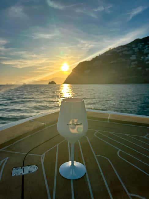 Positano: Shared Sunset Cruise - Music, Prosecco, and Snacks on Board