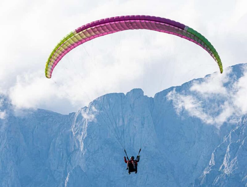 Potes: Paragliding in the Picos de Europa with professional pilots - Soar Over the Picos de Europa with a Safe and Exciting Paragliding Tour in Potes