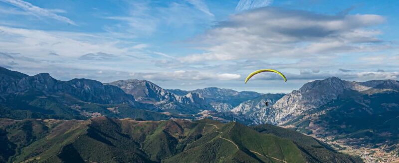 Potes: Paragliding in the Picos de Europa with professional pilots - Options for Enhancing Your Paragliding Experience