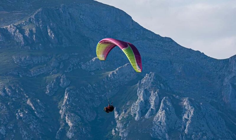 Potes: Paragliding in the Picos de Europa with professional pilots - Physical Requirements and Accessibility Constraints