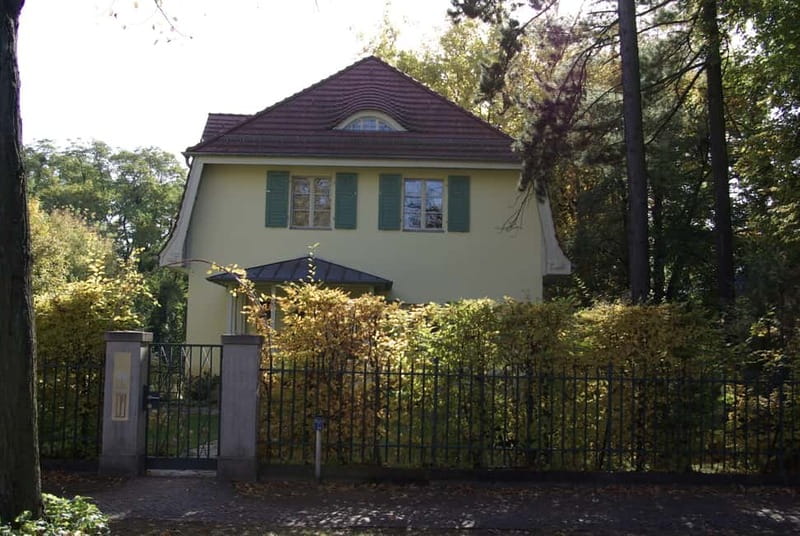 Potsdam-Babelsberg: 5-Hour-Tour "Film-History" by VW-Bus - Who Should Consider This Tour?