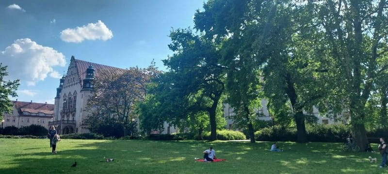 Pozna: Guided Bike/E-Bike Tour with Local Attractions - Visiting the Polish Army Museum and Cathedral Island