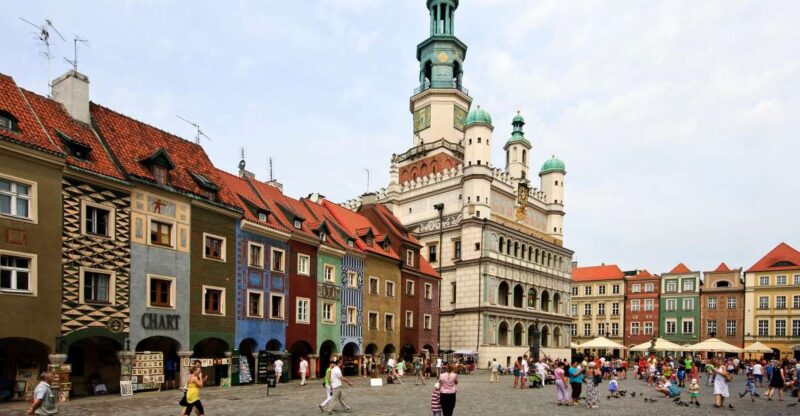Poznan Old Town and Citadel Park Private Walking Tour - Exploring the Gorki Palace and the Civic Landmarks