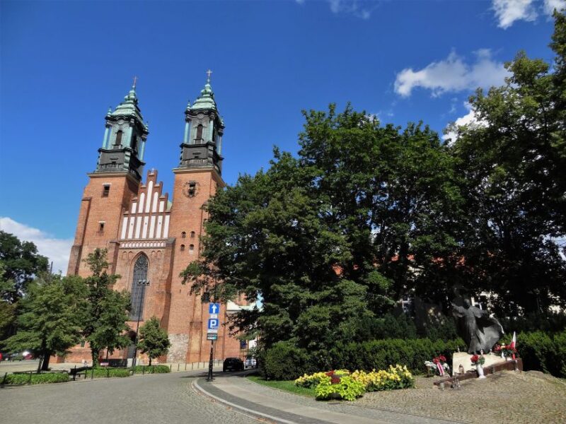 Poznan: Old Town, Srodka District, & Cathedral Private Tour - Discovering Poznan’s Architectural Diversity