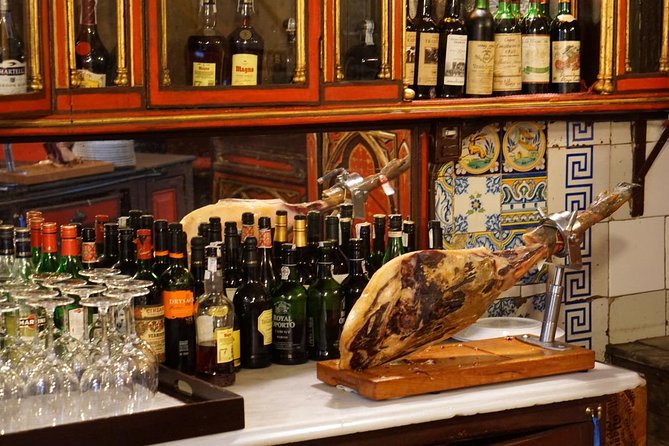 Prado Museum Tour & Lunch at the Oldest Restaurant in the World - The Historic Setting of Botín and Its Famous Ovens