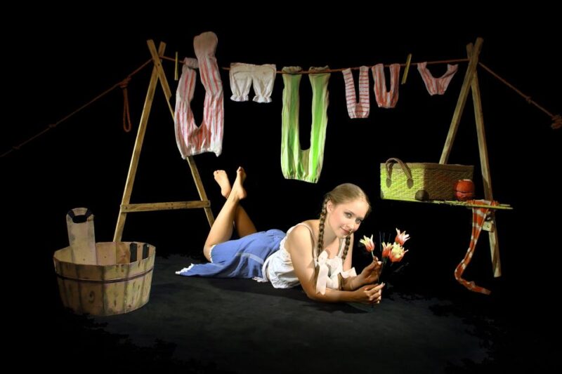 Prague: 1.5-Hour Black Light Theater Srnec Performance - Comparing the Theater to Other Prague Shows