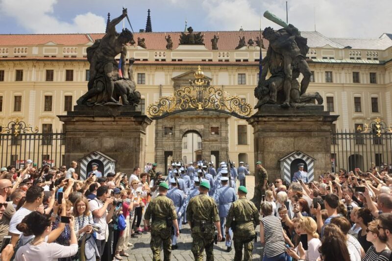 Prague: 1-Hour Castle Tour With Fast-GET Admission Ticket - Skip-the-Line Entrance to Prague Castle