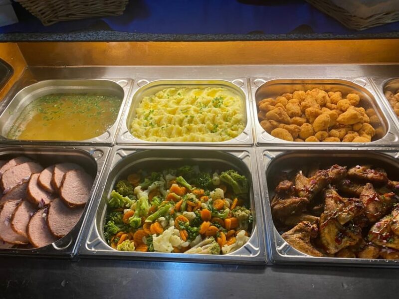 Prague: 2-Hour Historic Boat Cruise with Delicious Lunch - Navigating the Lock and Pacing