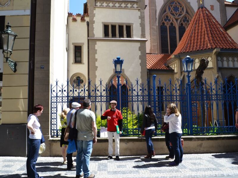 Prague: 2-Hour Old Town and Jewish Ghetto Walking Tour - Discovering the Jewish Ghetto and Synagogues