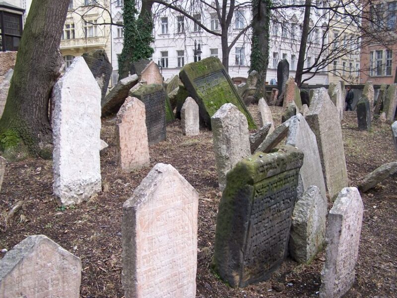 Prague: 2-Hour Old Town and Jewish Ghetto Walking Tour - Insights into Bohemia and Czech Culture