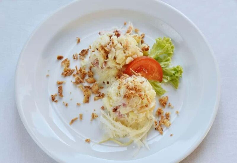 Prague: 3 Course dinner with Drinks, Folk Show & Transfers - The Ease of Logistics: Transfers and Communication