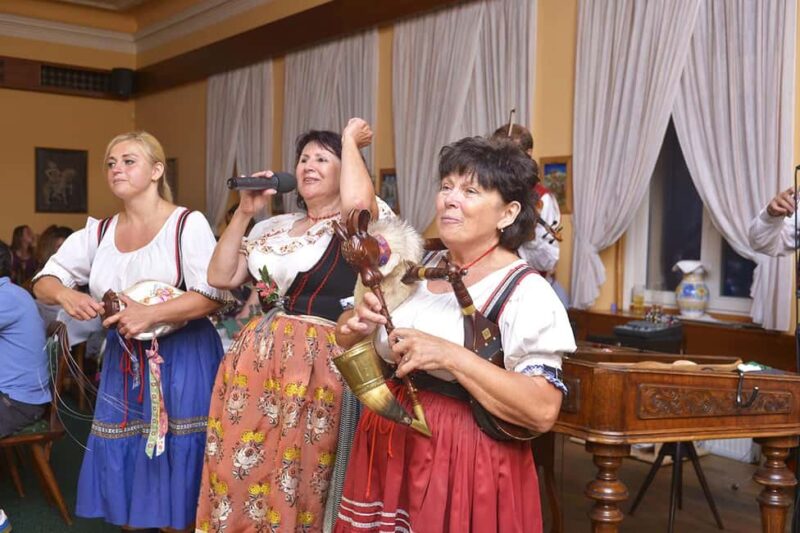 Prague: 3 Course dinner with Drinks, Folk Show & Transfers - Customer Feedback and Ratings