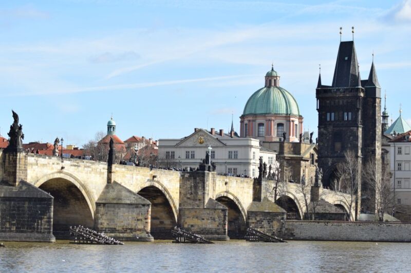 Prague: 3-hour Evening River Cruise with Dinner - Evening Pacing and Duration of the Tour