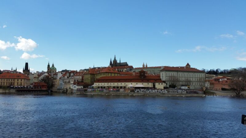 Prague: 3-hour Evening River Cruise with Dinner - Practicalities and Accessibility