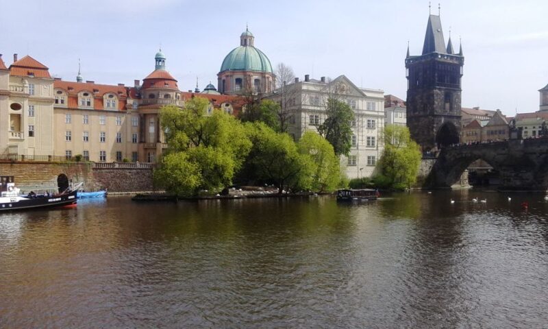 Prague: 3-hour Evening River Cruise with Dinner - Prague’s Evening River Cruise with Dinner: Is It Worth It?