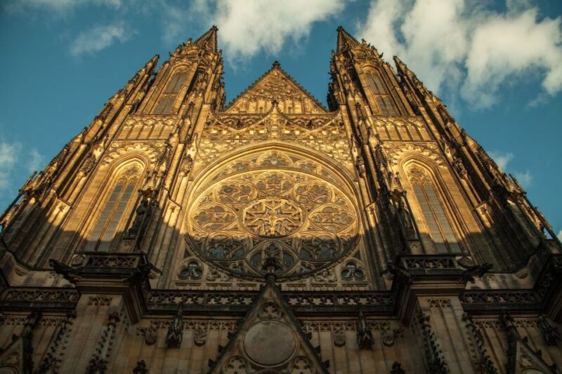 Prague: 3-Hour Old Town and Prague Castle Tour in German - Exploring Josefov: Prague’s Jewish Quarter