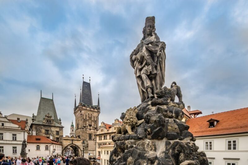 Prague: 3-Hour Walking Tour of Old Town & Prague Castle - Exploring Old Town Square and Its Legends