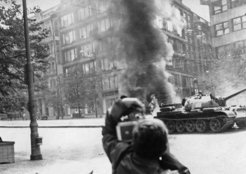 Prague: 3-Hours Wars & Totality Guided Walking Tour - In-Depth Exploration of Critical Events from WWI onward