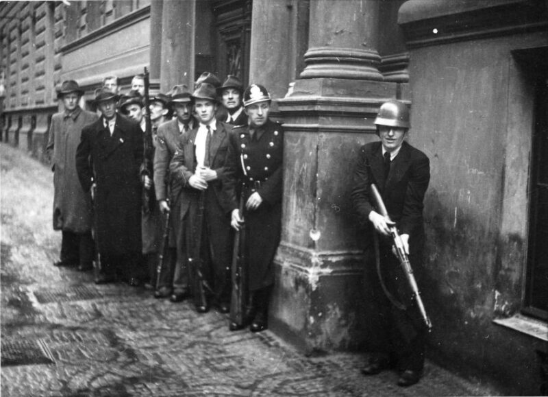 Prague: 3-Hours Wars & Totality Guided Walking Tour - The Tour Experience from Start to Finish