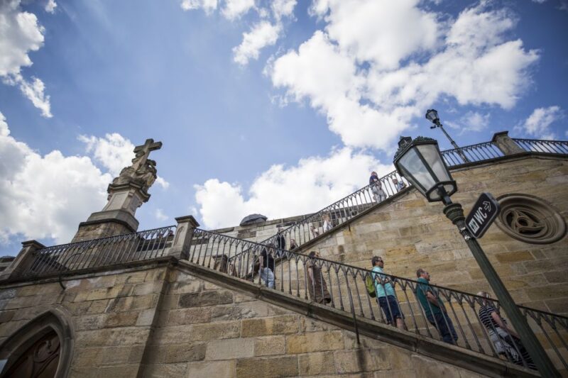 Prague: 3Hour Castle Grounds Walking Tour and River Cruise - Discovering Prague Castle and Its Surroundings
