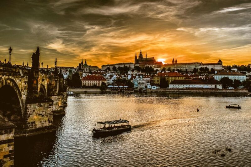 Prague: 45-Minute Sightseeing Cruise to Devil's Channel - Key Points