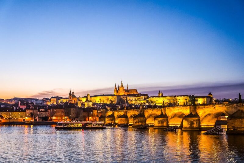 Prague: 50-Minute Sightseeing Evening Cruise - Key Points