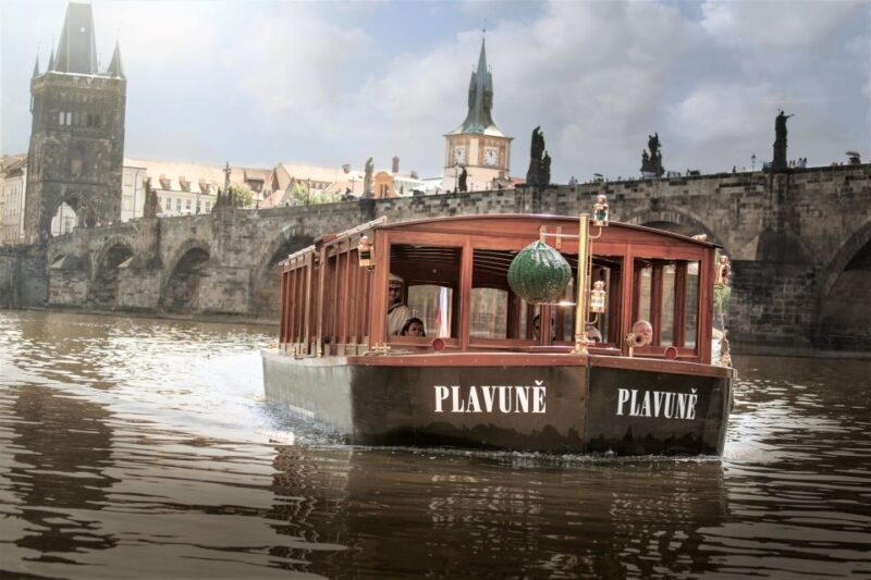 Prague: 6-Hour Tour with River Boat Cruise and Lunch - Key Points