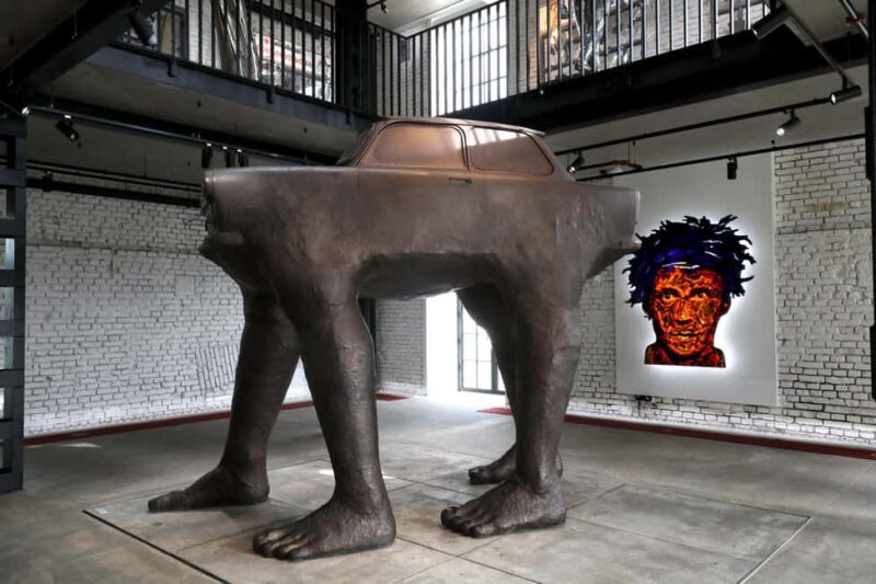 Prague: a stroll through David erný's installations or a visit to the Musoleum - Comparing the Outdoor Route and the Musoleum Experience