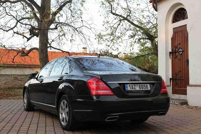 Prague airport luxury transfer by a Mercedes Benz S class - The Booking Process and Flexibility