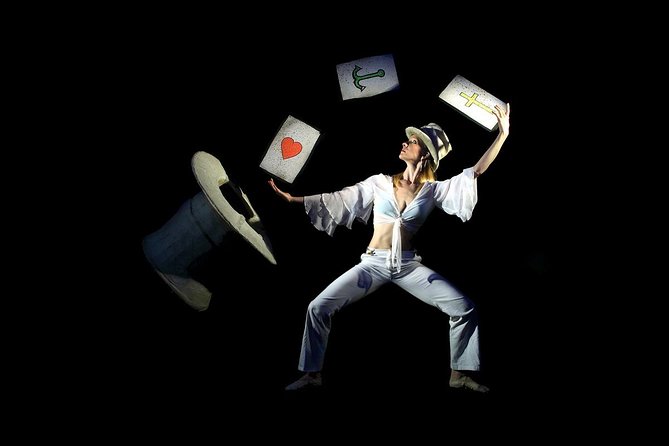 Prague 'Antologia' Black Light Show by Black Light Theatre Srnec - What to Expect During the Show: Visual Illusions and Acrobatics