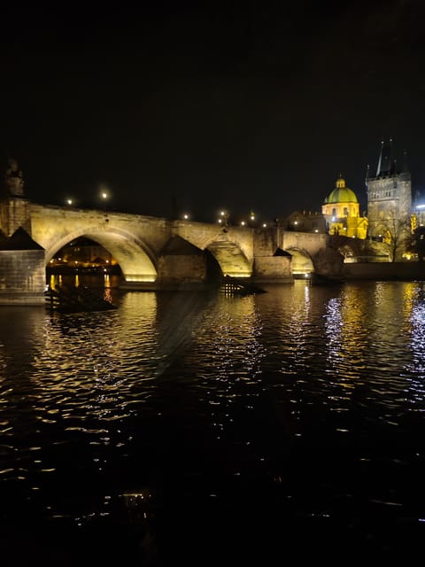 Prague At Dusk: 1-Hour Historic Boat Tour with Commentary - Drinks and Refreshments on Board