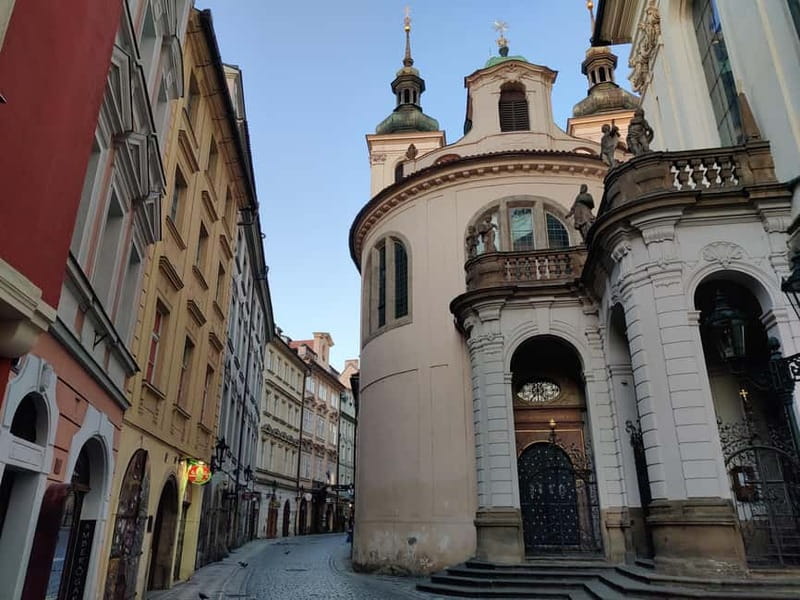 Prague: Before the Crowd Sunrise Tour & Breakfast - Exploring Josefov’s Historic Jewish Quarter